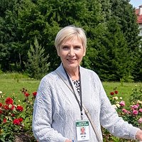 Екскурсовод Лариса