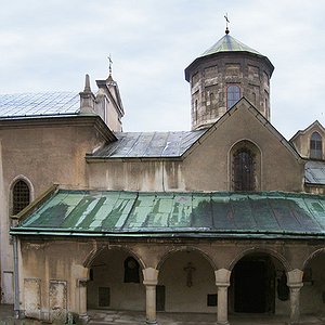 Затишний дворик Вірменської церкви у вірменському кварталі