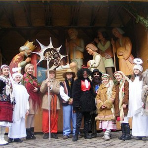 Учасники традиційного українського різдвяного вертепу у Львові