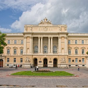 Монументальна будівля колишнього Галицького Сейму, де нині розташований Львівський університет імені Івана Франка