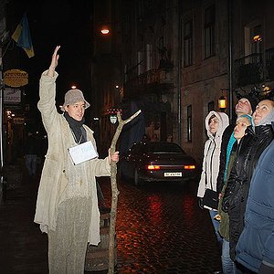 Вечірня костюмована екскурсія з групою