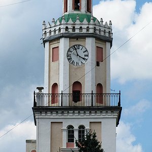 Годинникова вежа Самбірської ратуші на площі Ринок