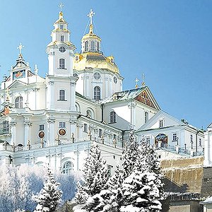 Свято-Успенська Почаївська лавра взимку