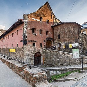 Кам'яні оборонні мури Міського арсеналу